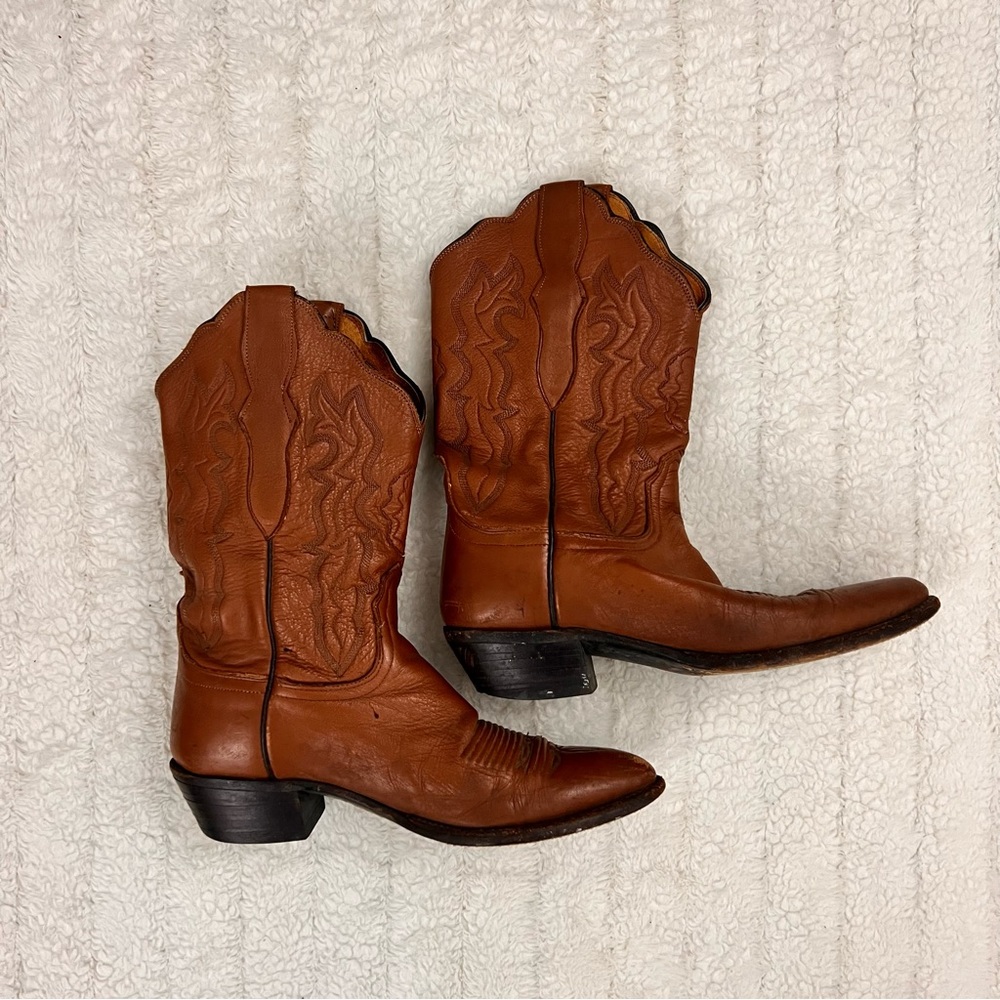 Vintage camel colored cowboy boots 🤠